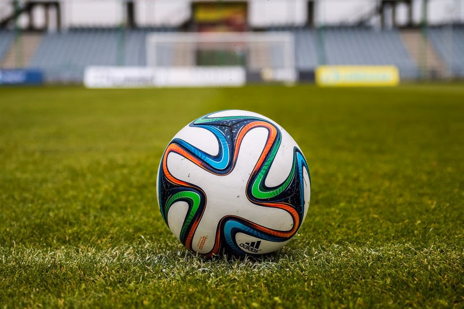 الاتحاد الملكي يحتفي بانسحاب الخطة الخلافية