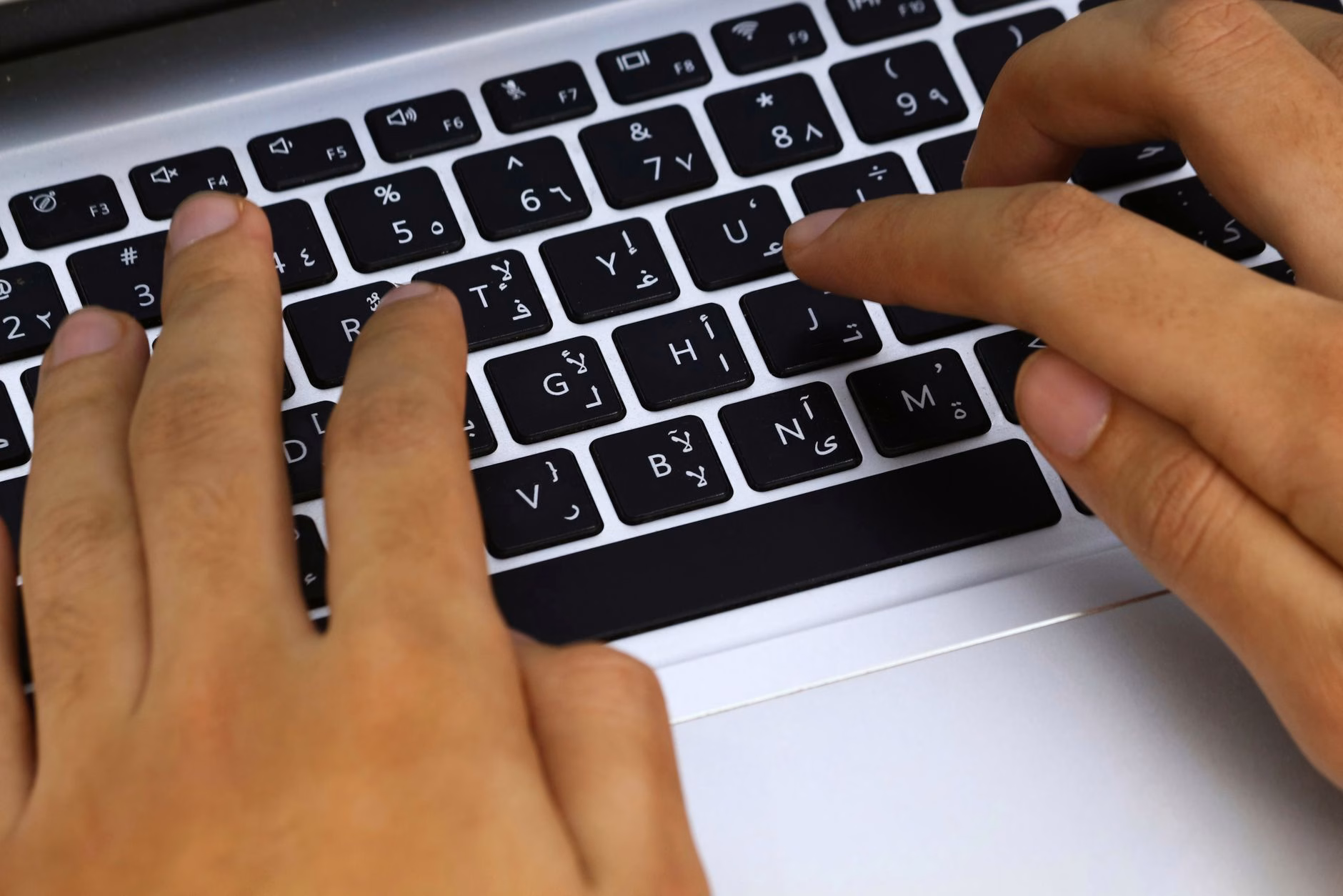 هل يصبح الذكاء الاصطناعي مهارة أساسية مثل القراءة والكتابة؟